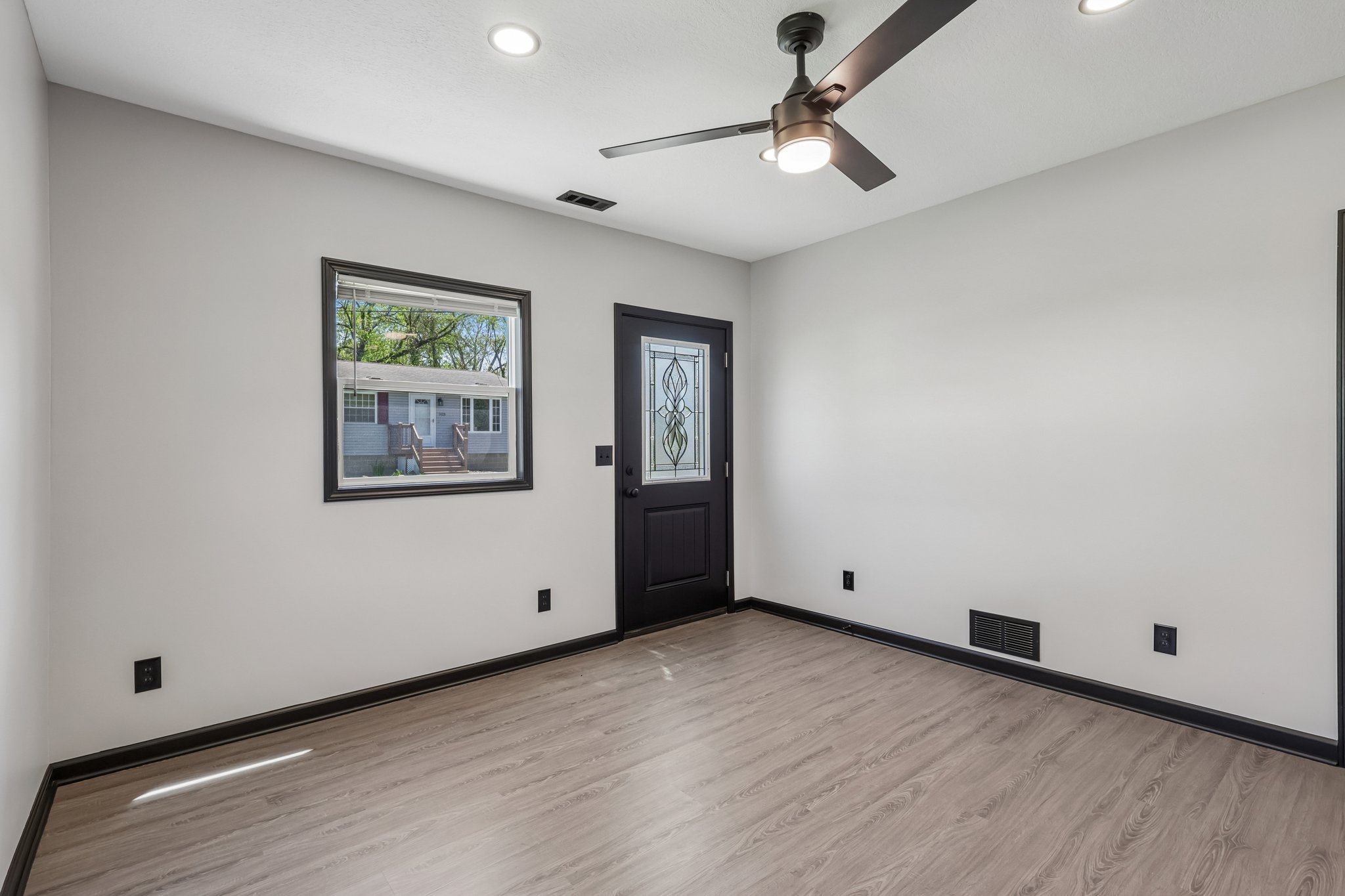 5th St-S2204-006.jpg