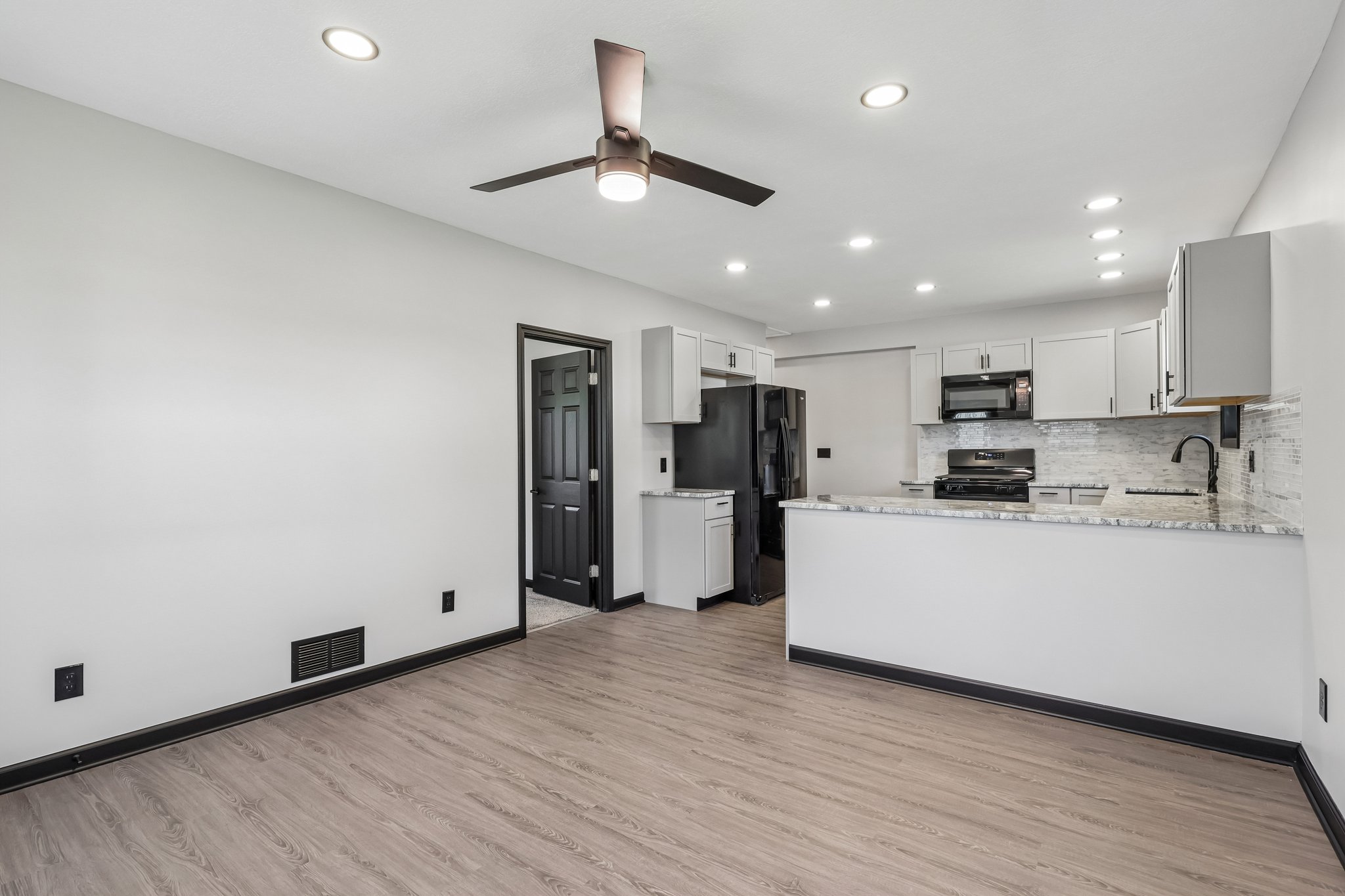 5th St-S2204-007.jpg