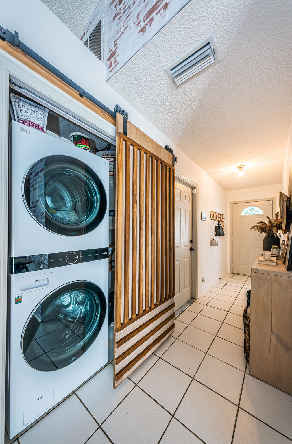 Laundry Room1b