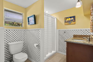 Guest Quarters - Bathroom