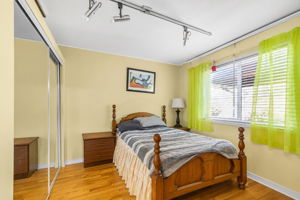  Photo 44