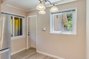 Eat-in kitchen area