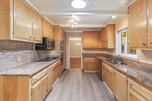 Ample kitchen - lots of counter space!