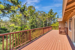 Huge Sunny Upper Deck - Nice views