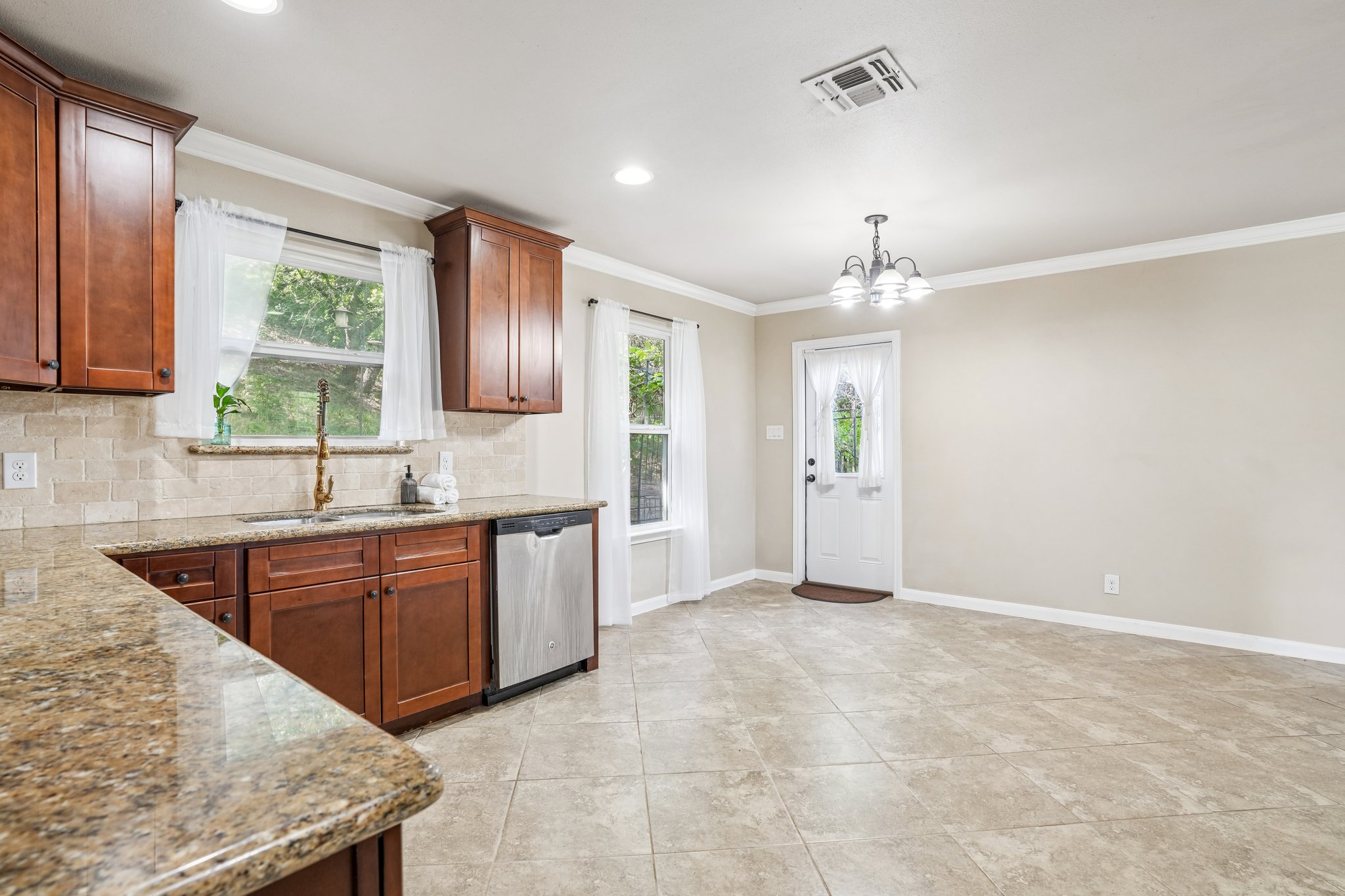 Bonnyview Dr-S2305-011.jpg