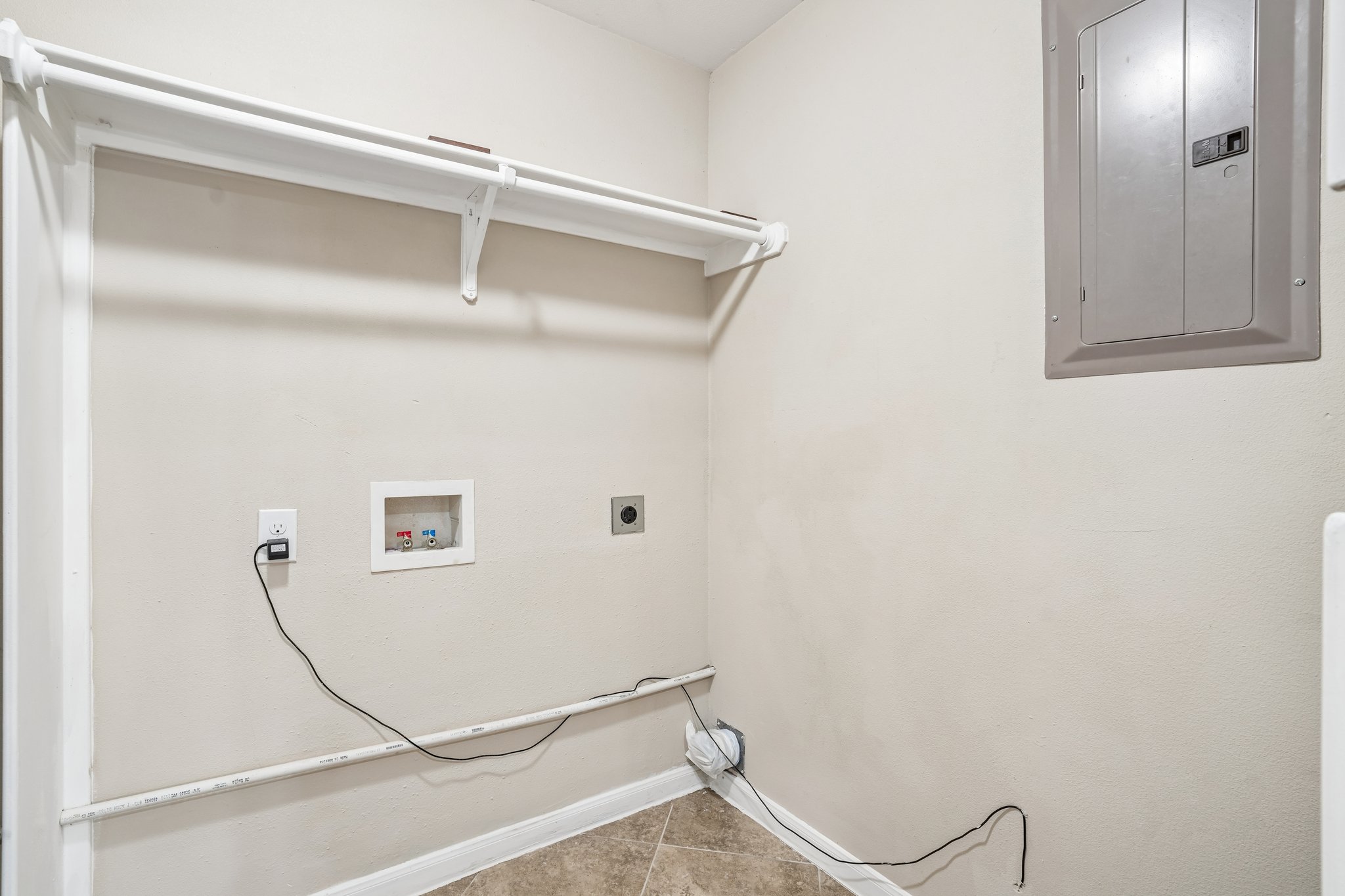 Bonnyview Dr-S2305-013.jpg