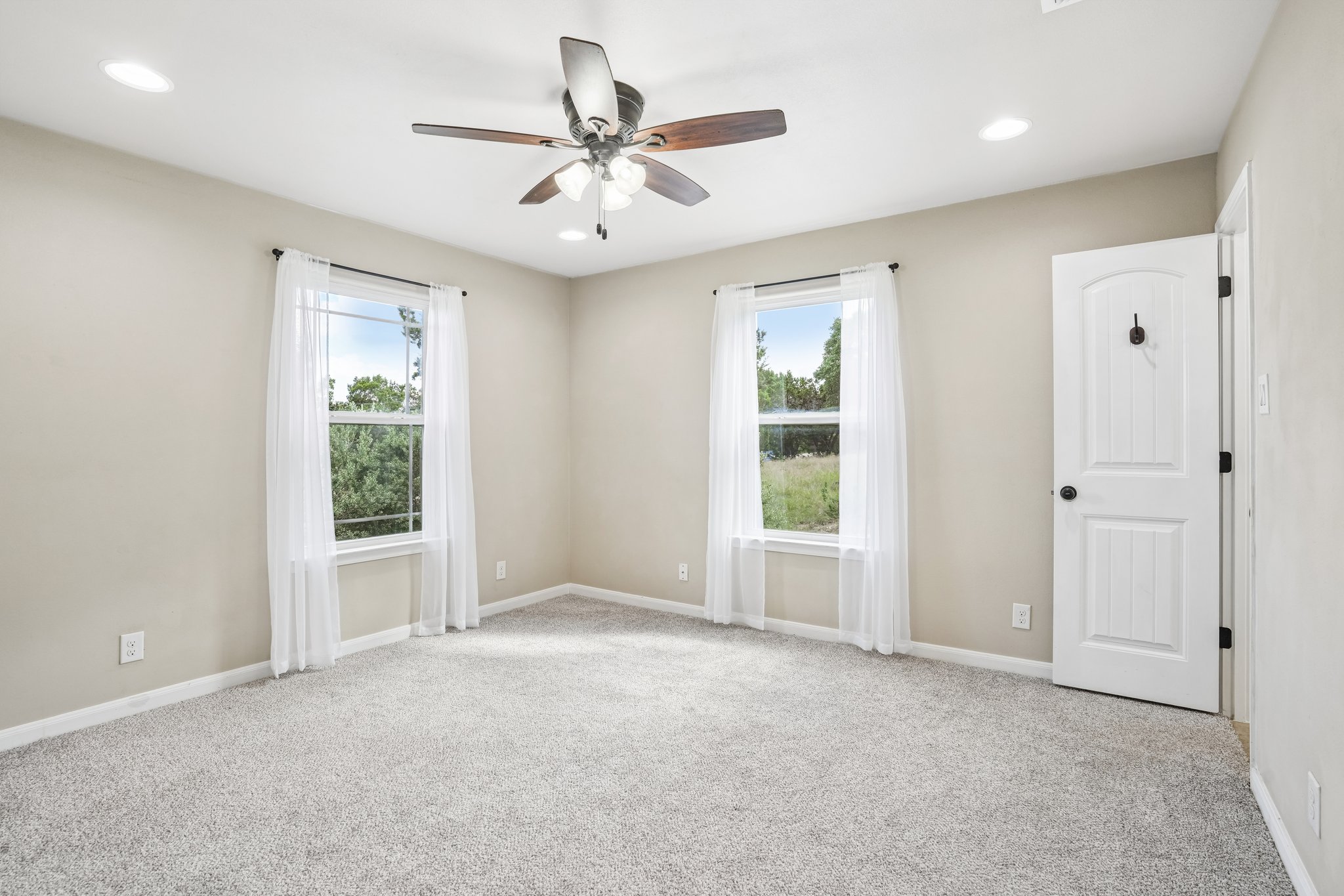 Bonnyview Dr-S2305-015.jpg