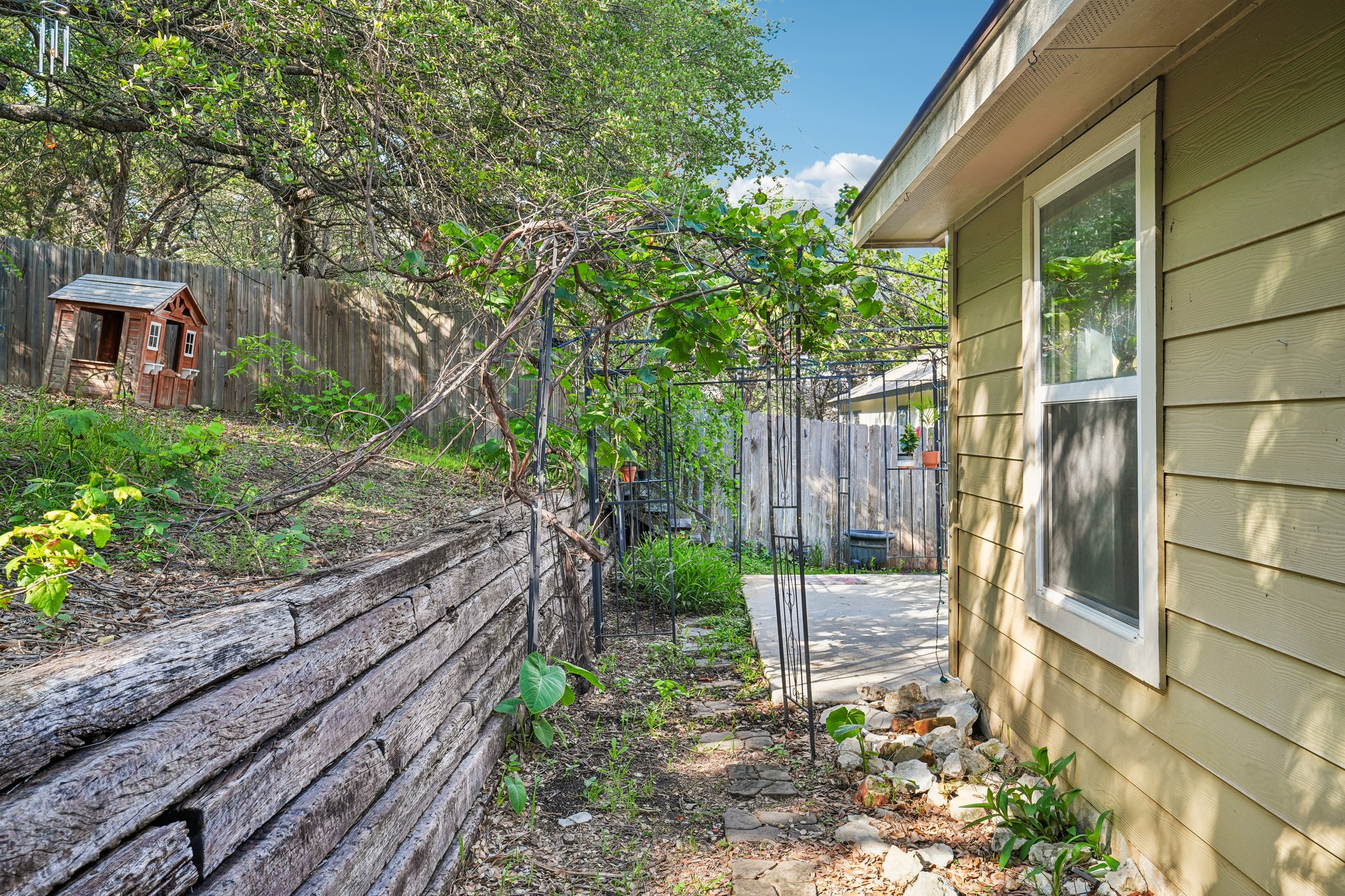 Bonnyview Dr-S2305-028.jpg