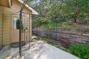 Bonnyview Dr-S2305-025.jpg