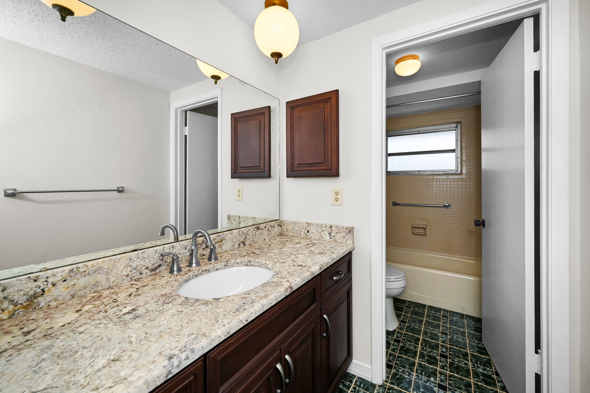 Upper Level Bathroom2
