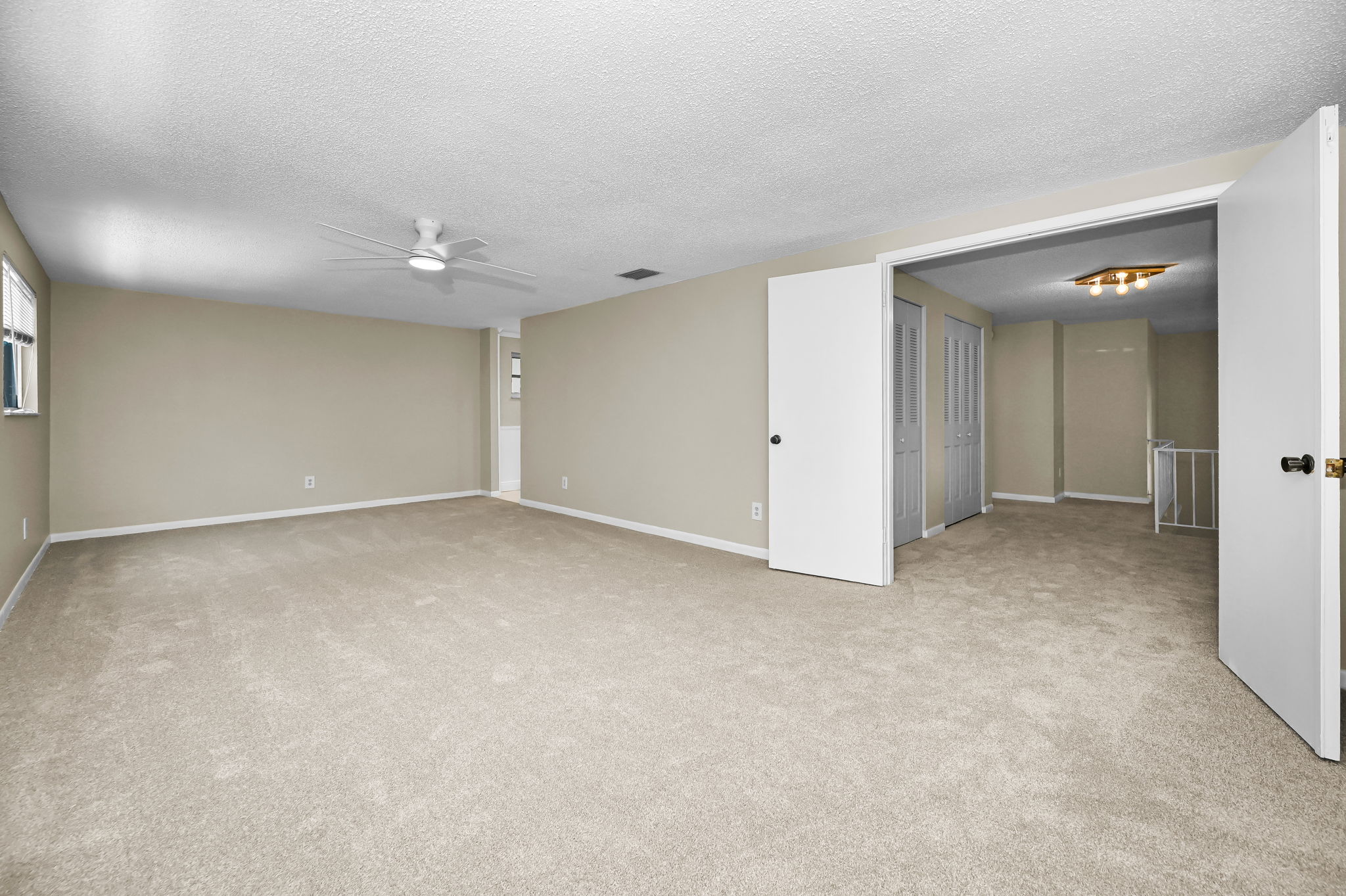 Upper Level Primary Bedroom1b