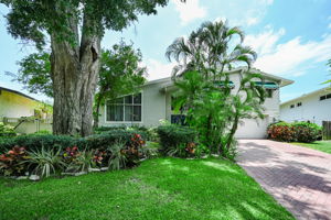 Front Exterior8