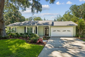 Welcome to 1428 Plantation Oaks Ln