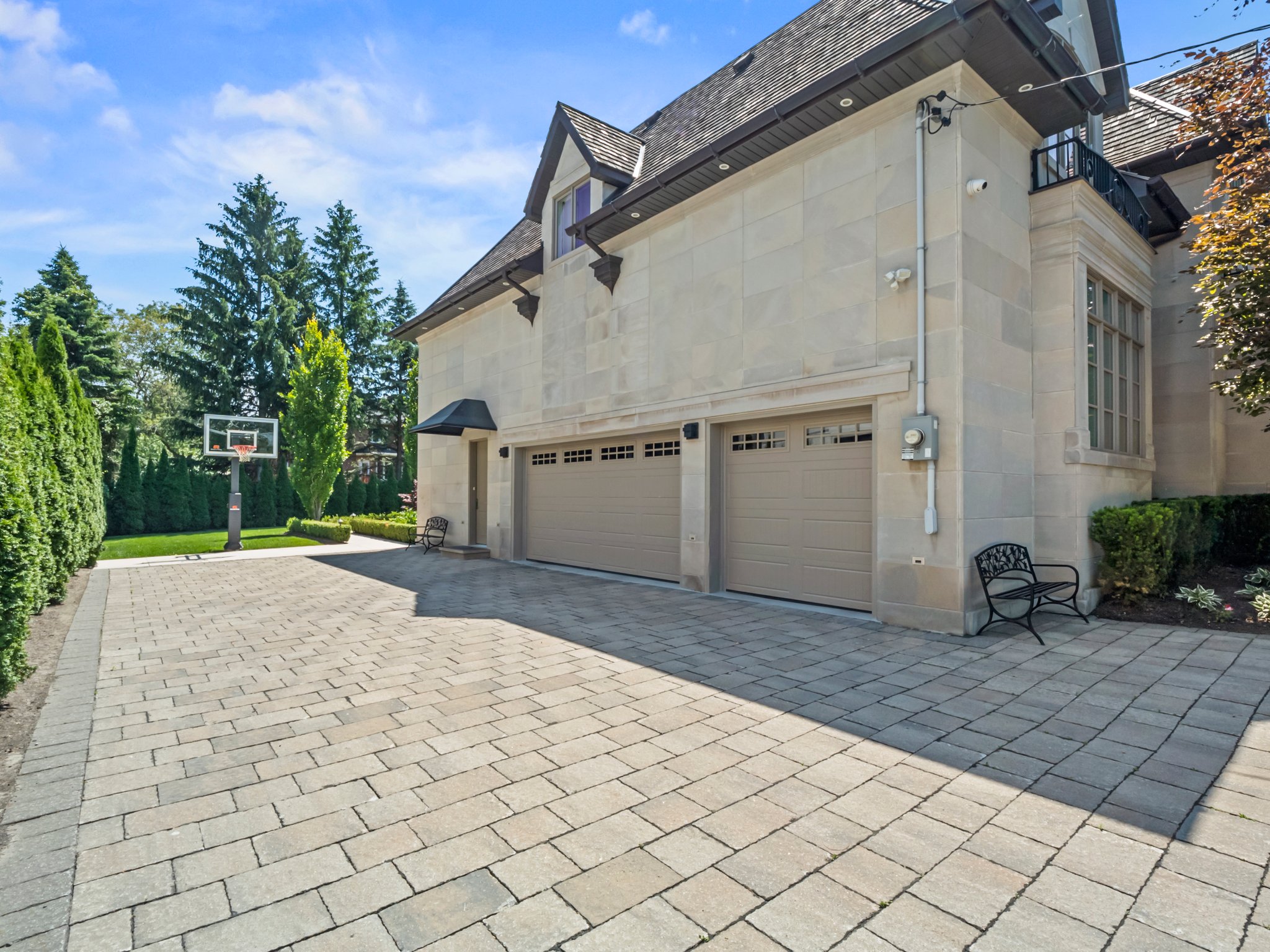 143 Highland Crescent Toronto, ON M2L 1H2