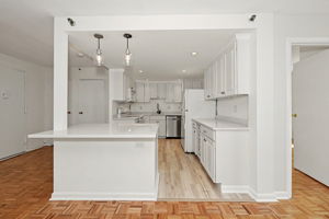 Kitchen/Breakfast Bar