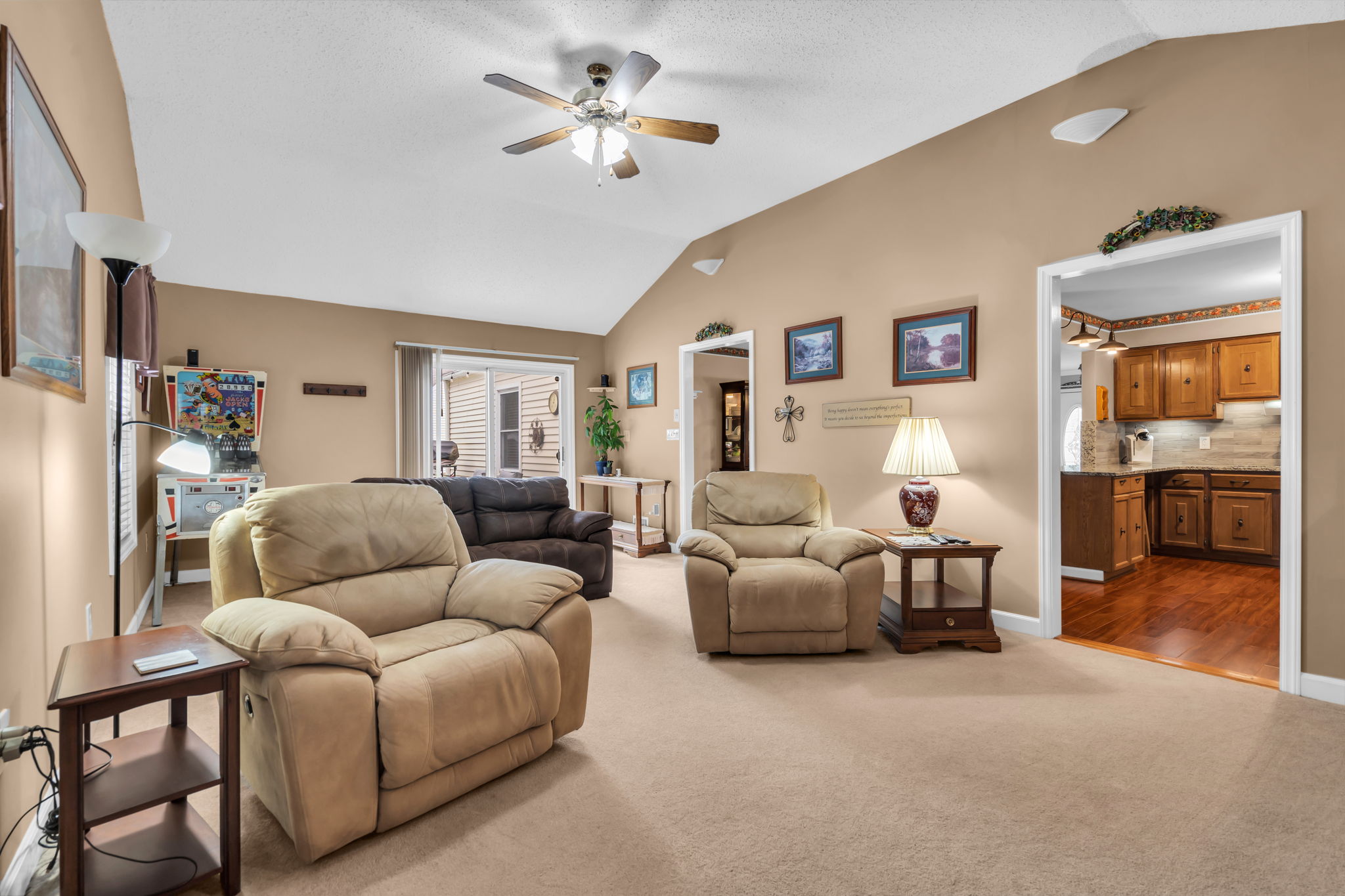  Photo 35
