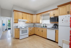  Photo 13
