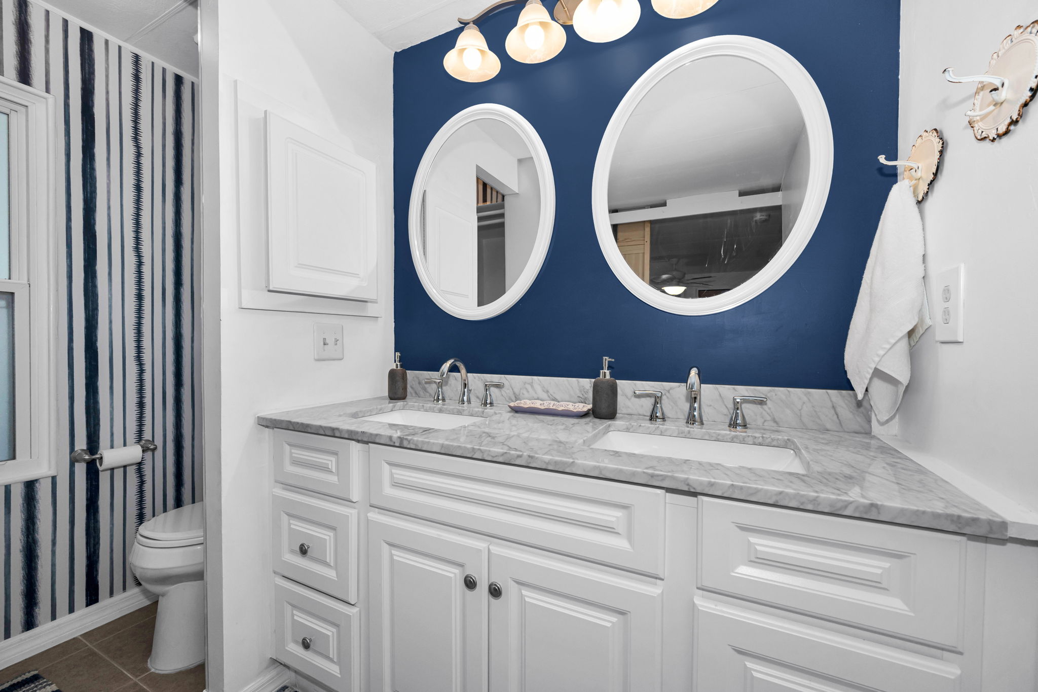 Primary Bathroom 1b