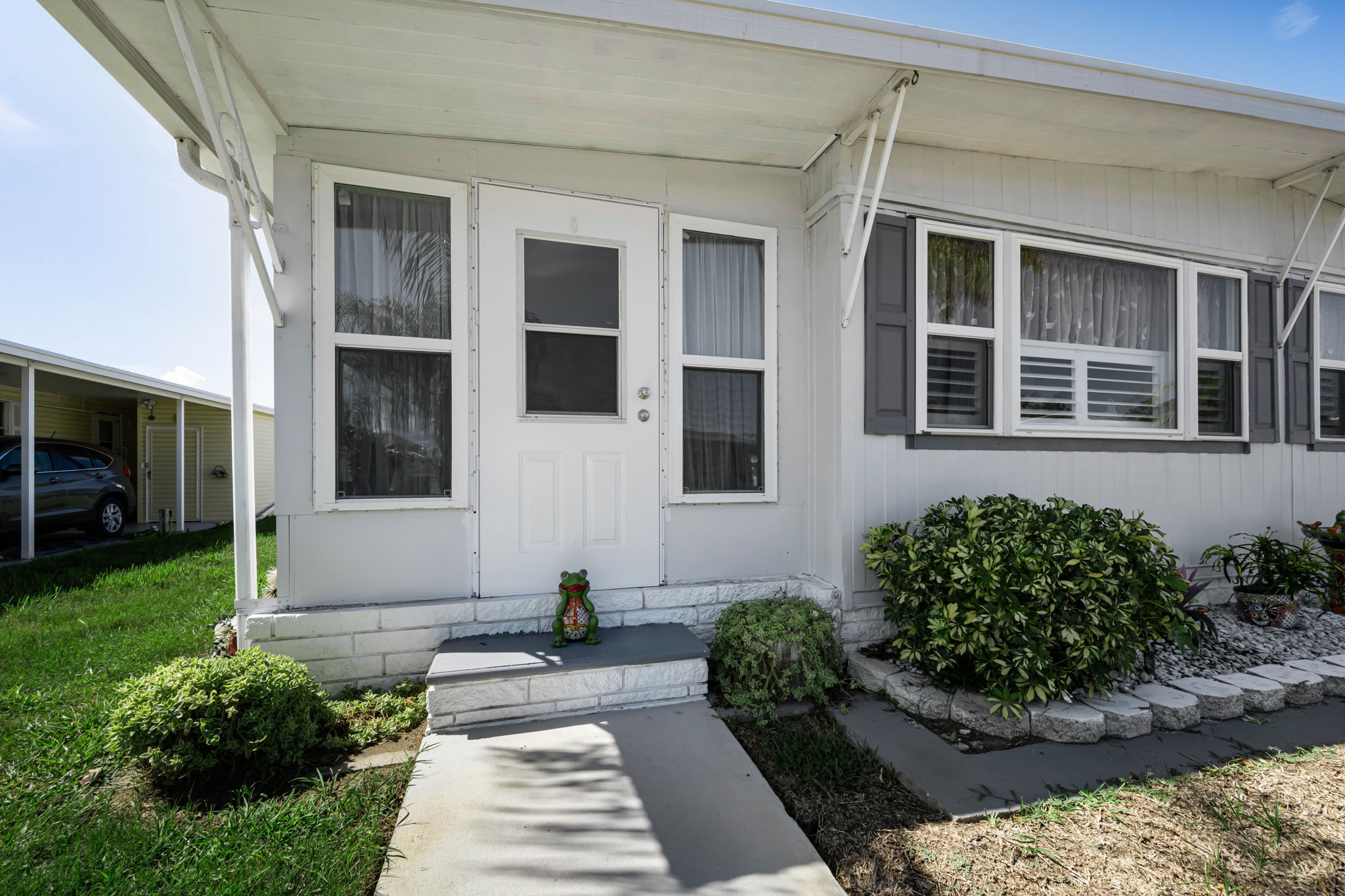 Front Exterior 4