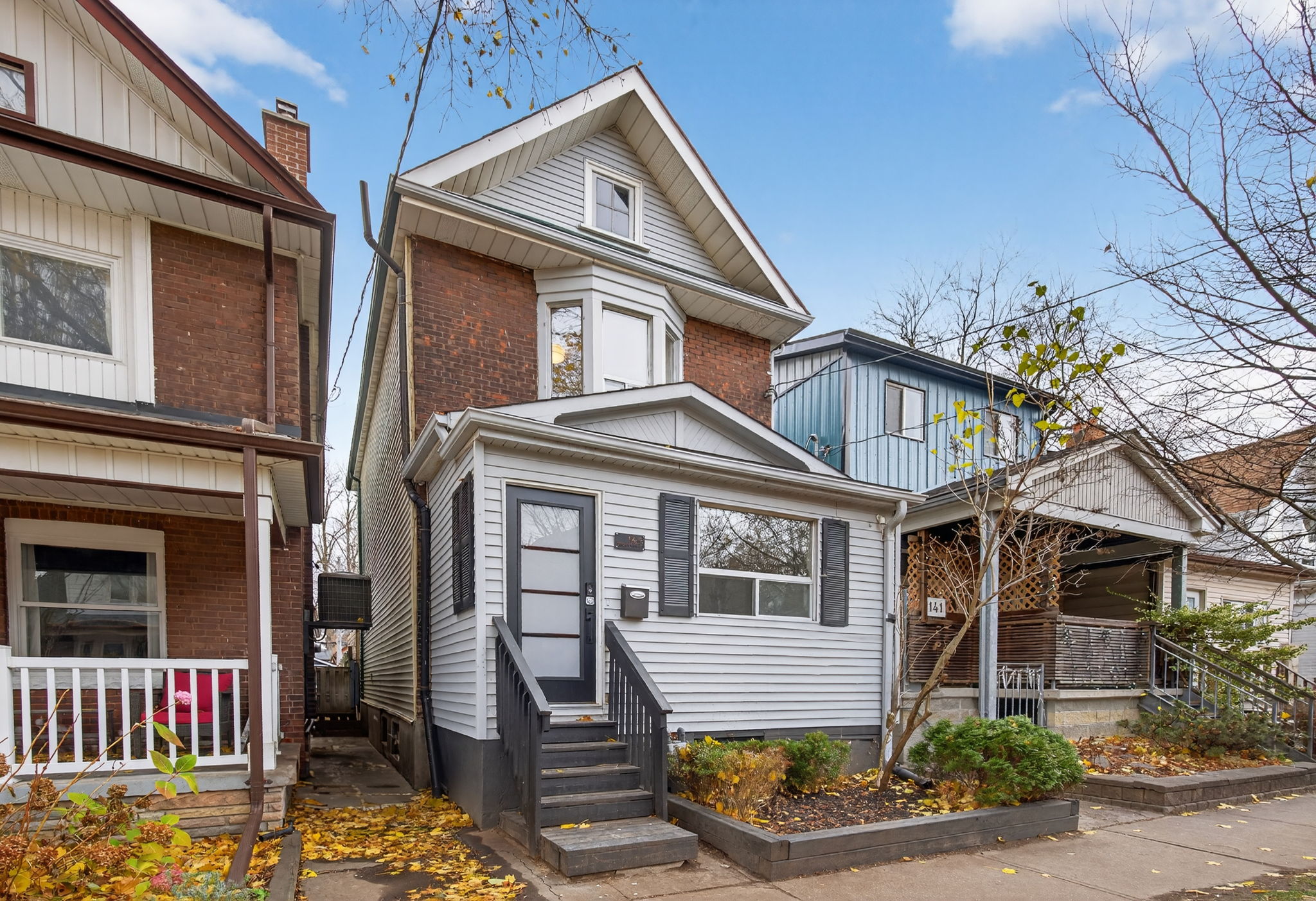 143 Parkmount Rd Toronto, ON M4J 4V3