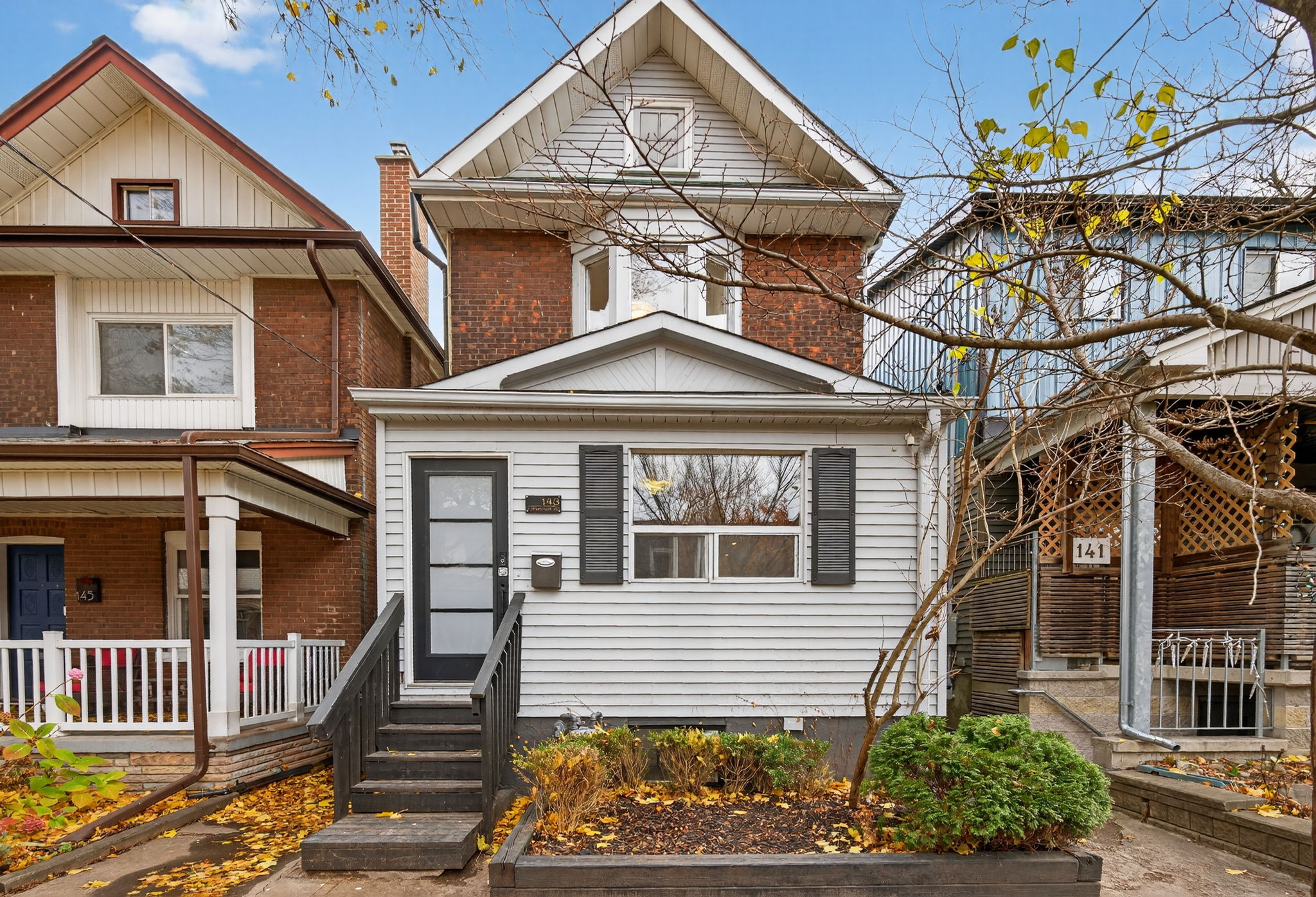 143 Parkmount Rd Toronto, ON M4J 4V3