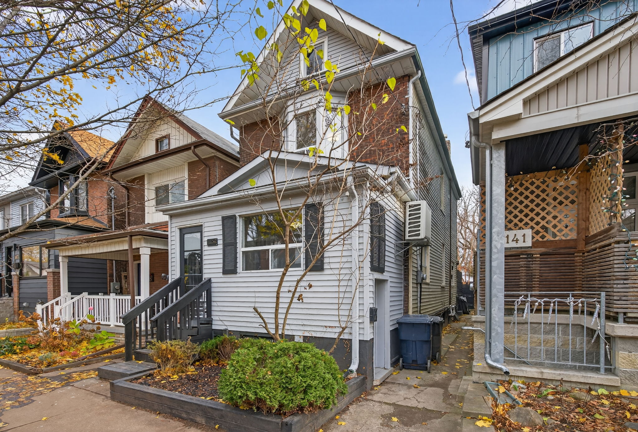 143 Parkmount Rd Toronto, ON M4J 4V3