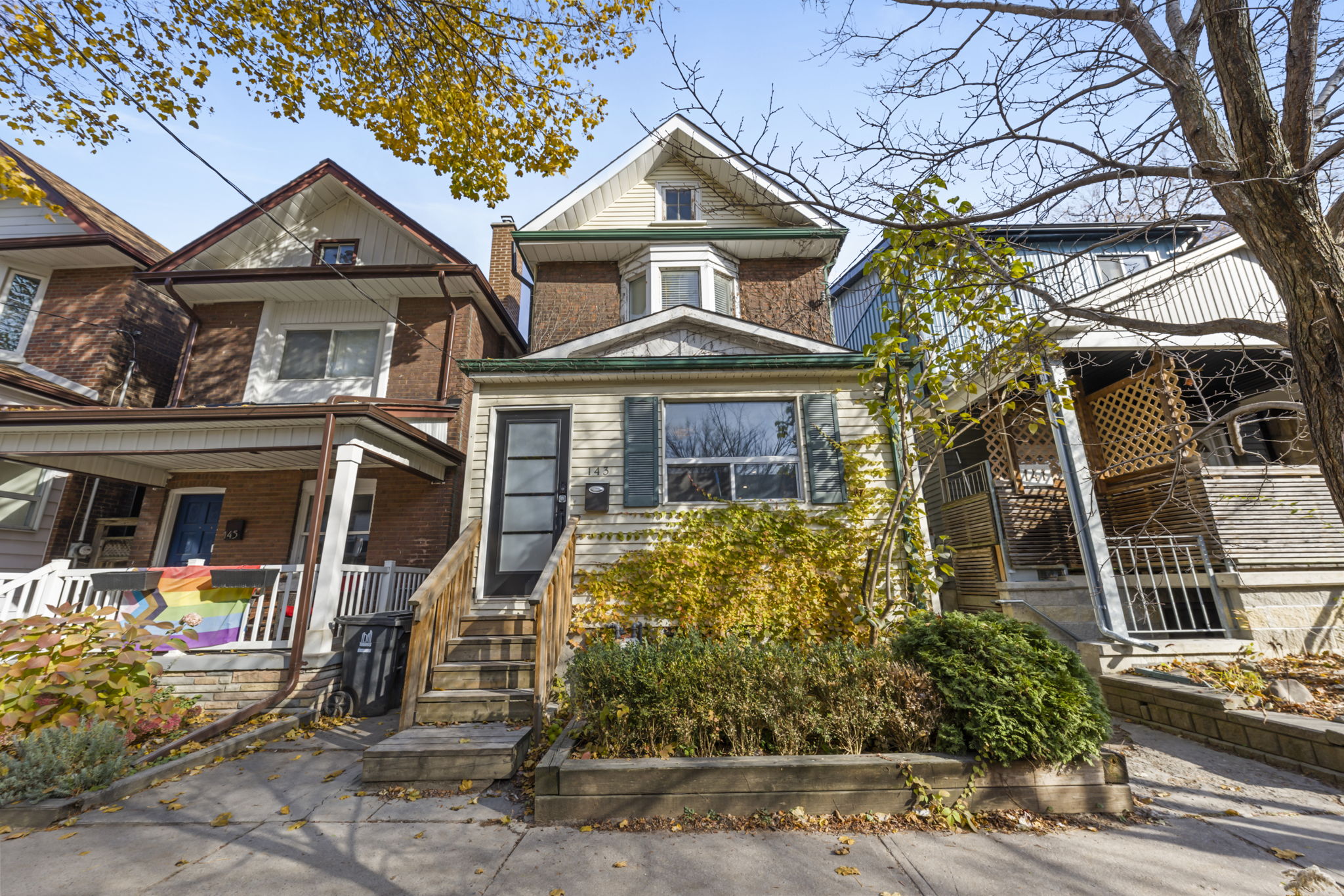 143 Parkmount Rd Toronto, ON M4J 4V3