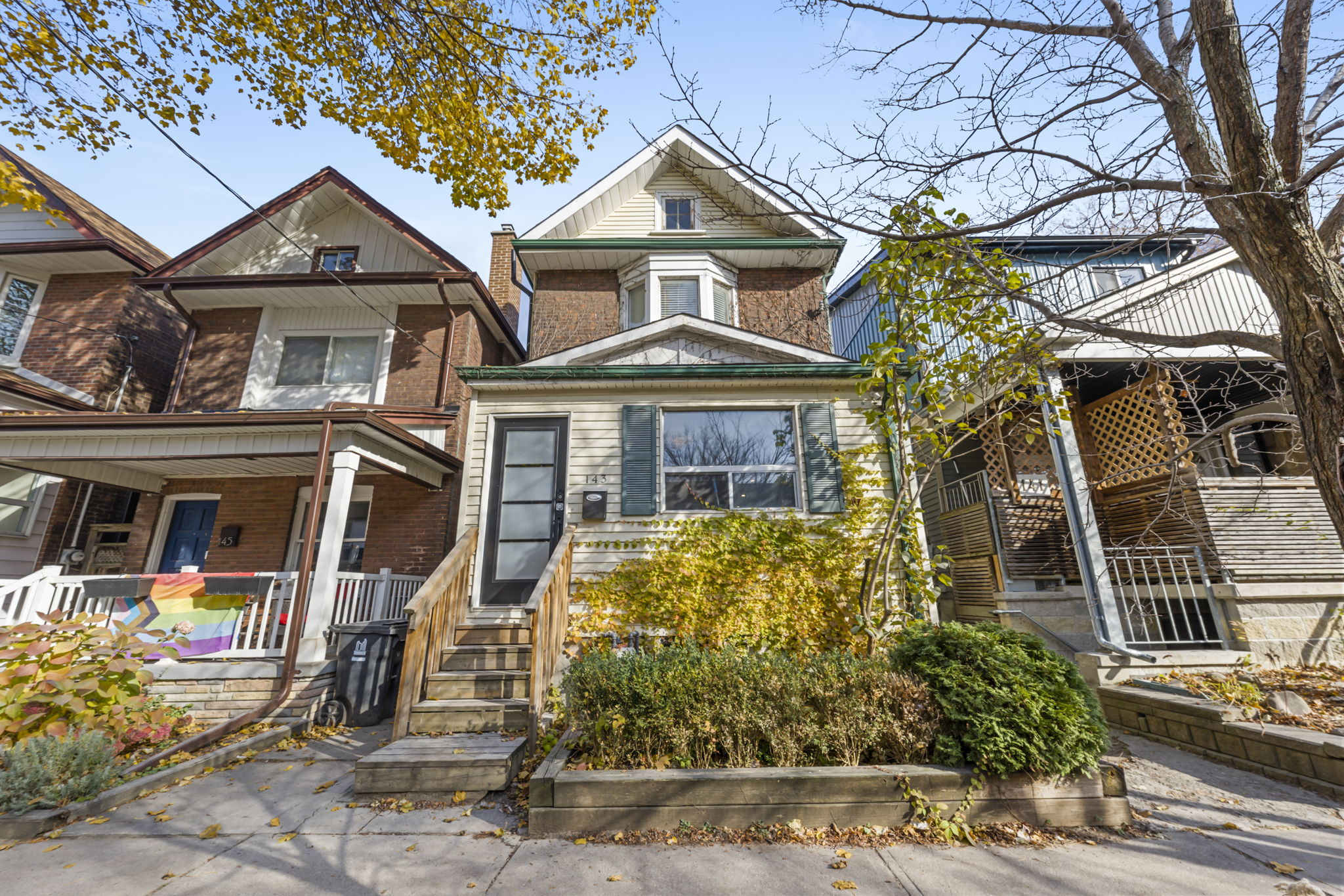 143 Parkmount Rd Toronto, ON M4J 4V3