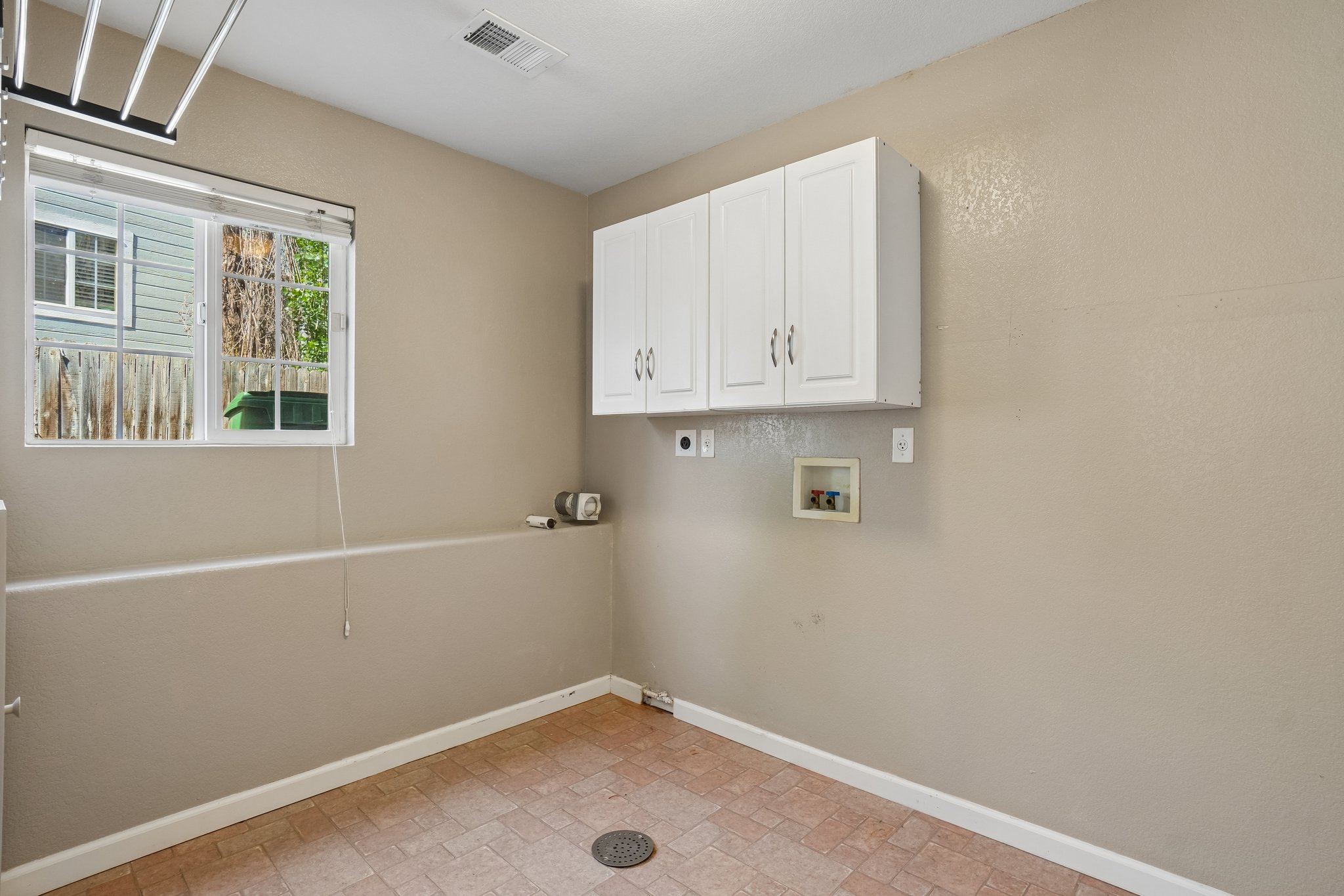 Pelican Ave-S1606-029.jpg