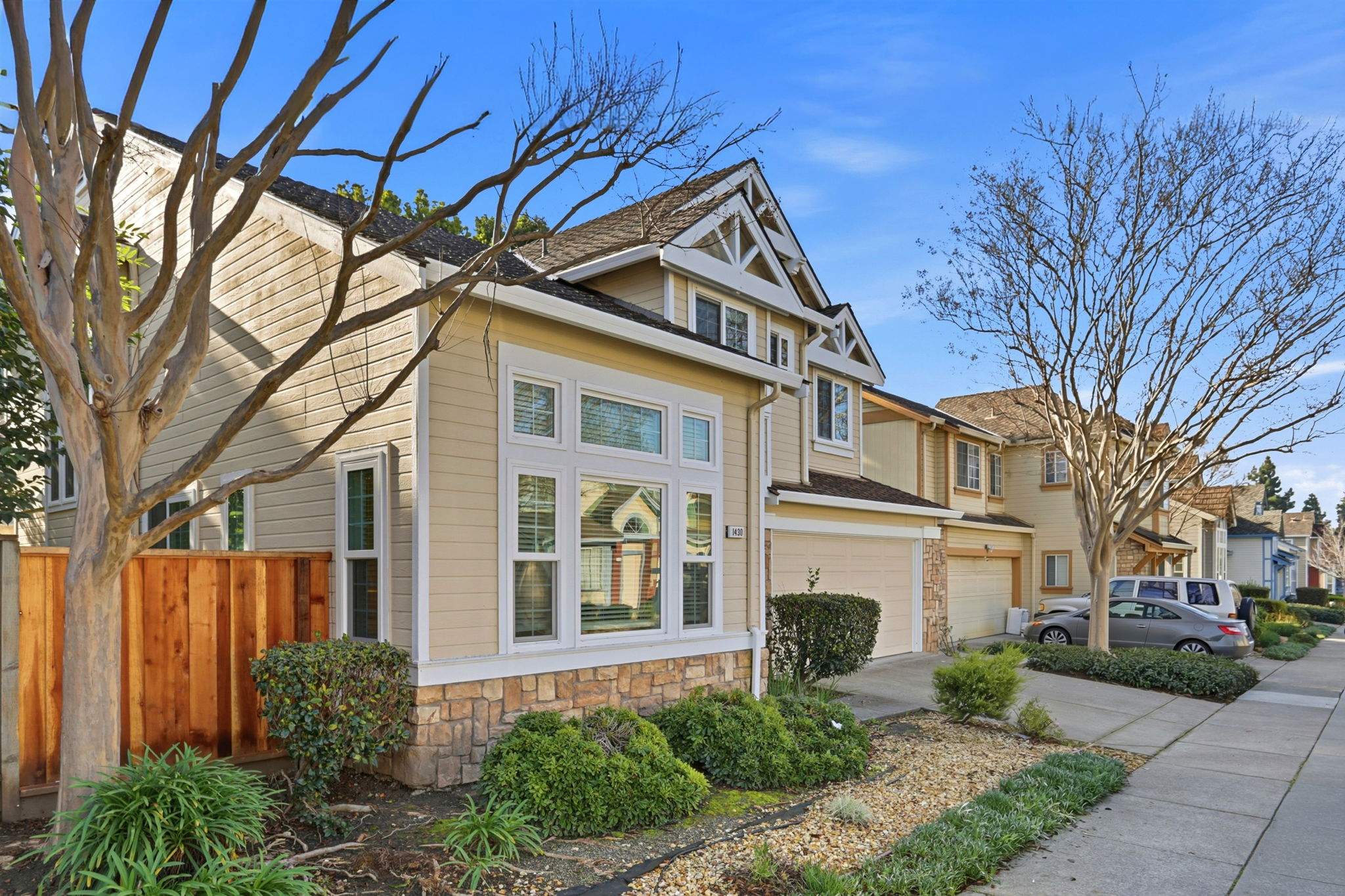 003_F8_1430 Cuciz Ln