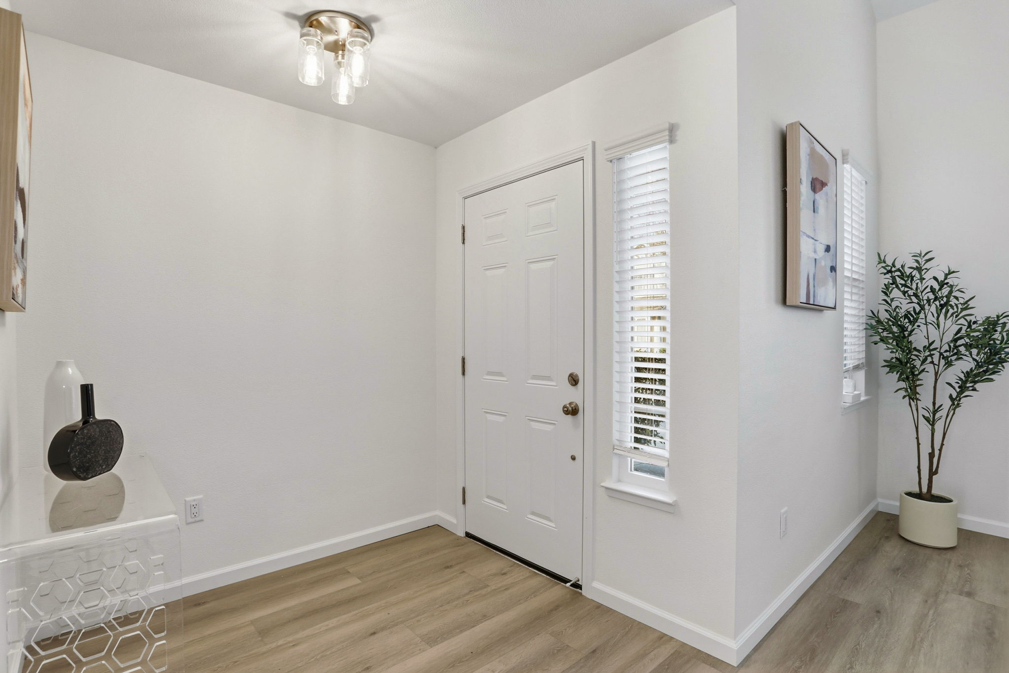 005_F8_1430 Cuciz Ln