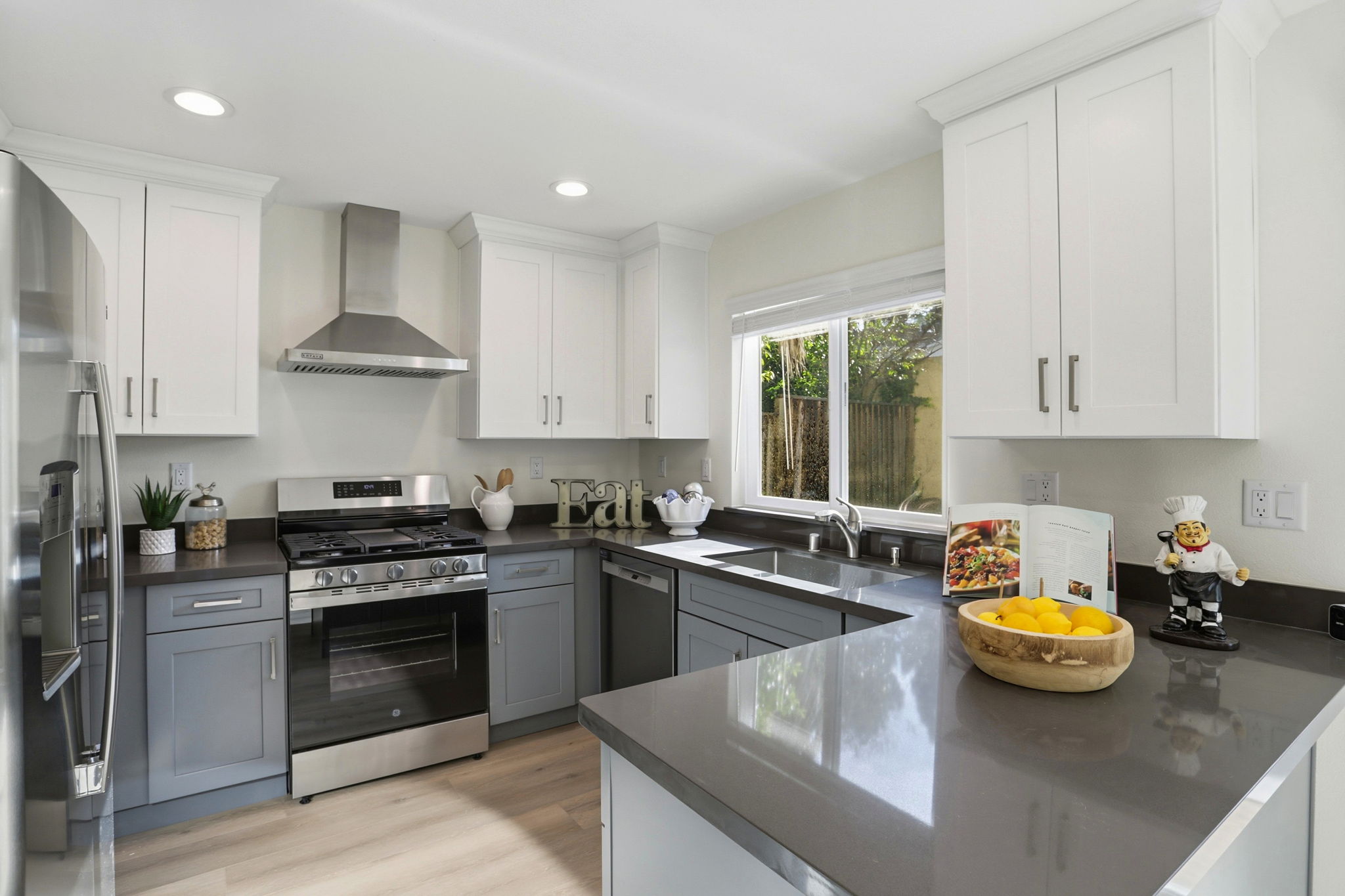 011_F8_1430 Cuciz Ln