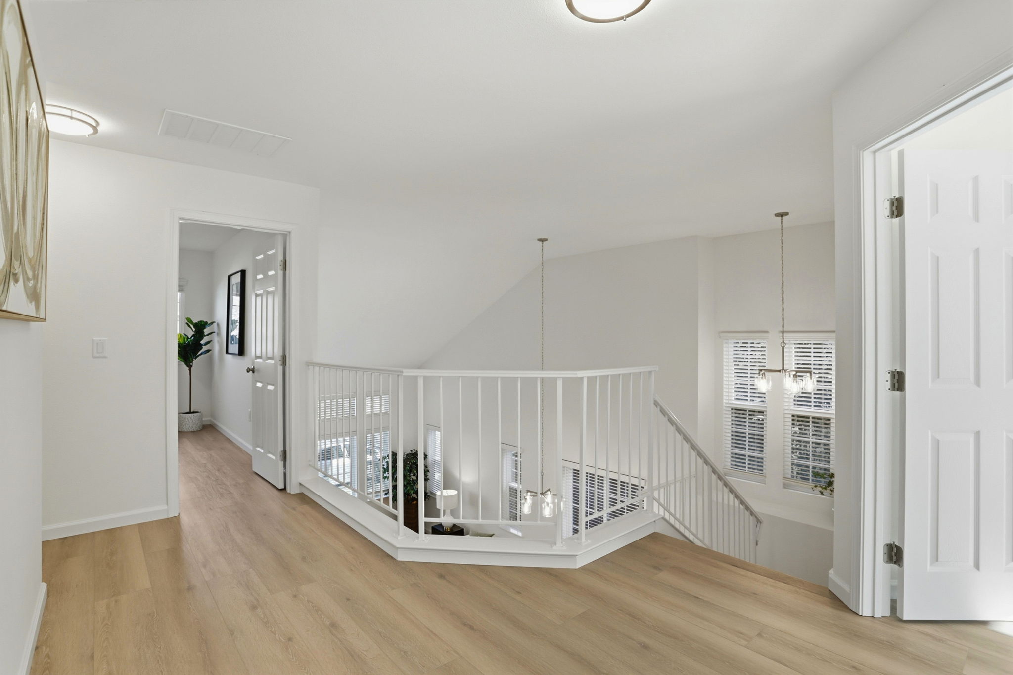 018_F8_1430 Cuciz Ln