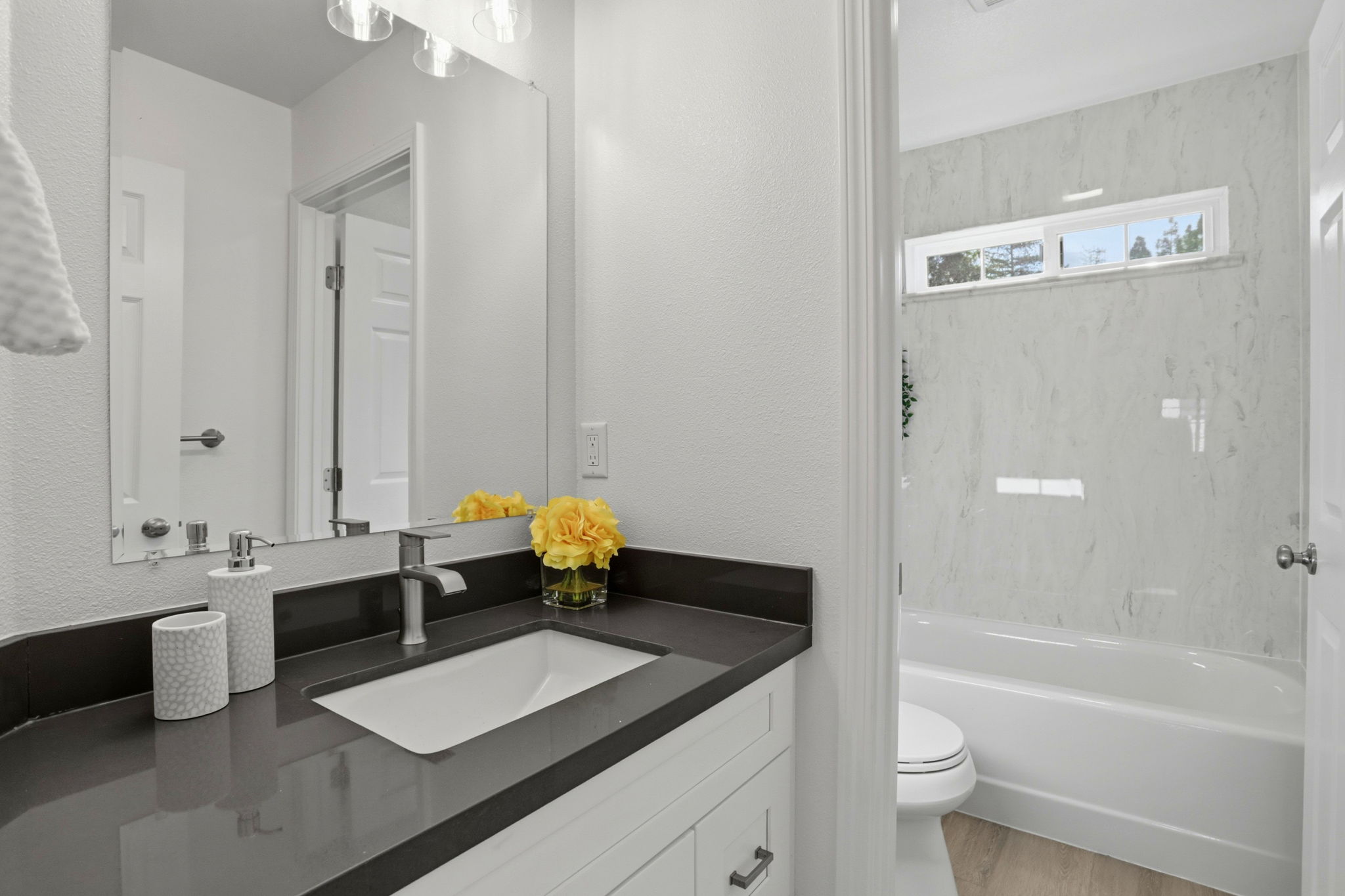 033_F8_1430 Cuciz Ln