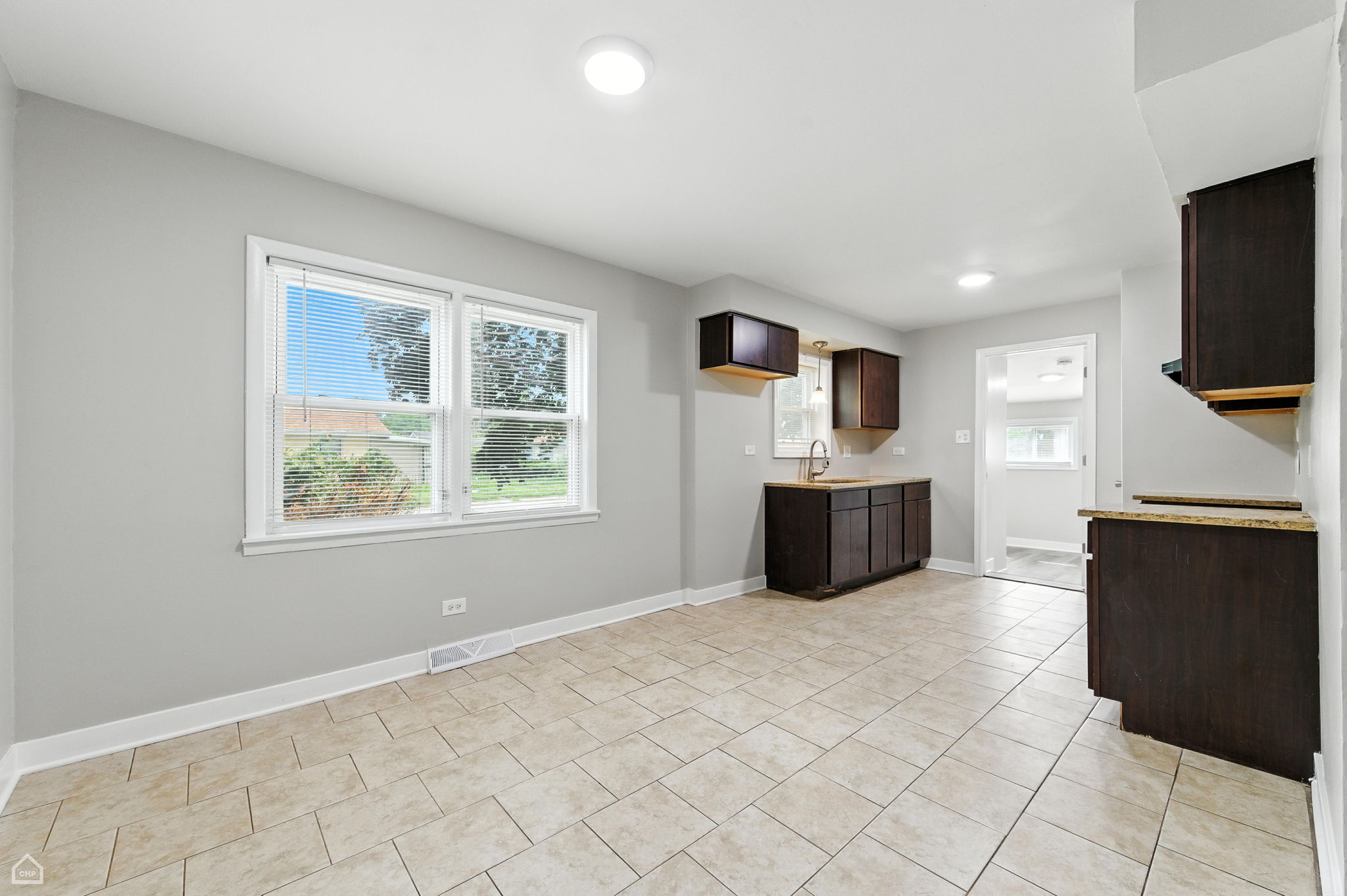 14301 Kenwood Ave_010