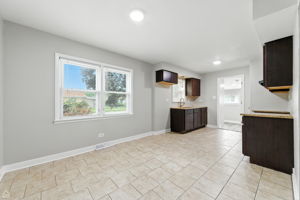 14301 Kenwood Ave_010