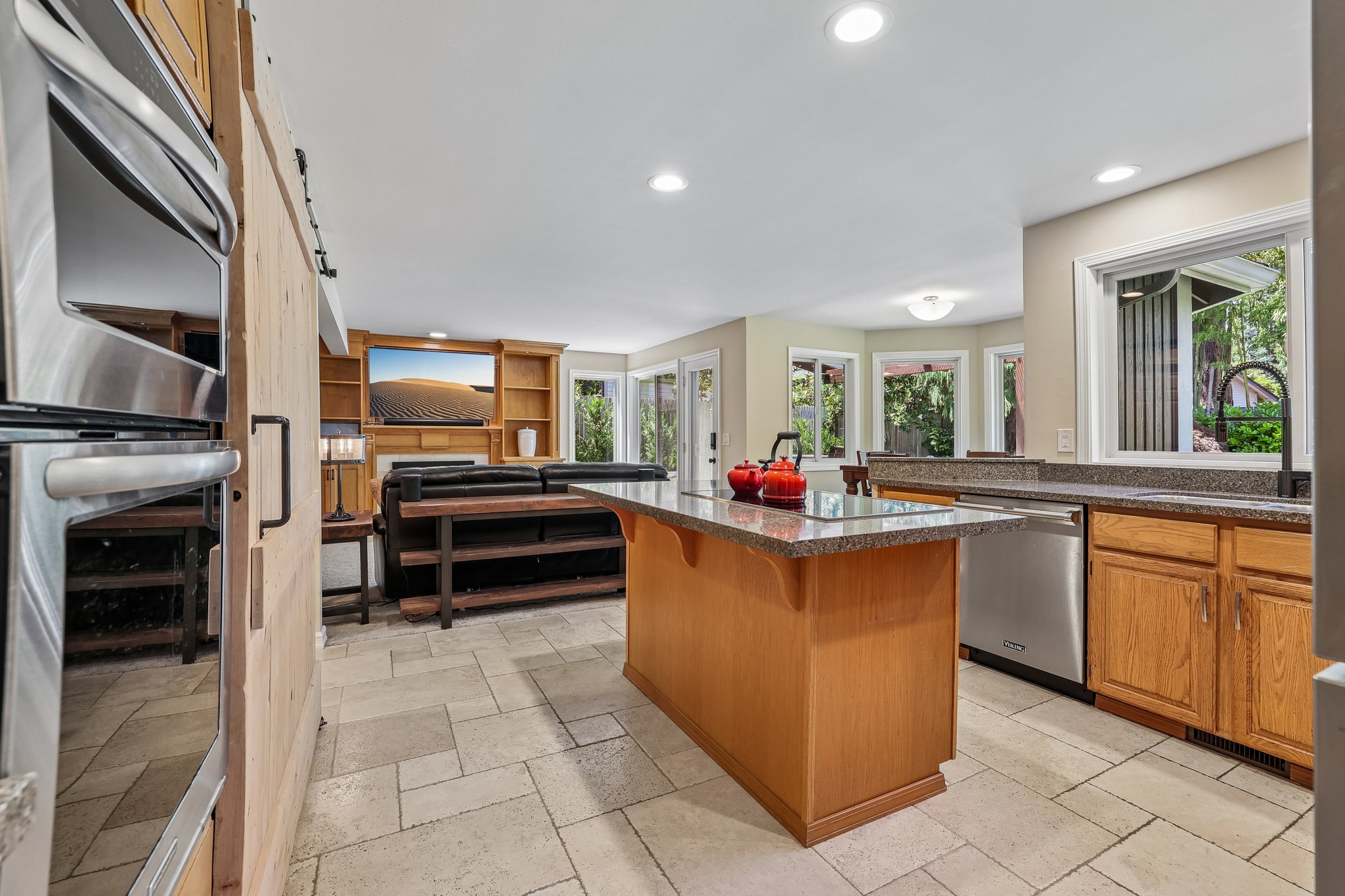 NE 61st St-S2306-015.jpg