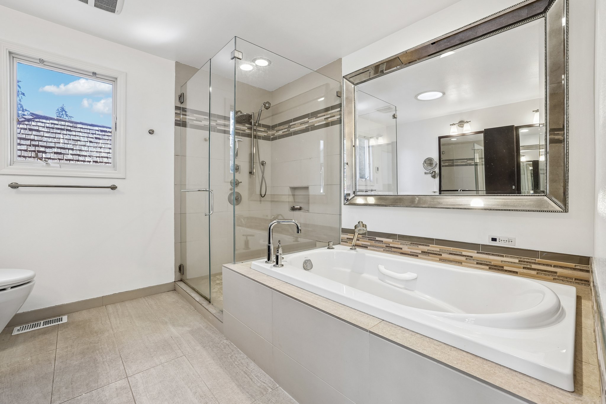 NE 61st St-S2306-036.jpg