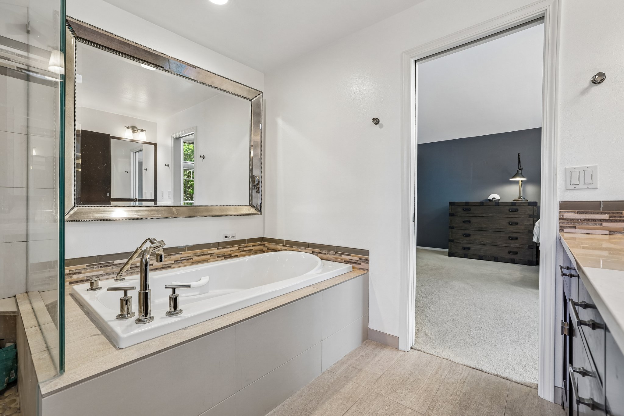NE 61st St-S2306-040.jpg