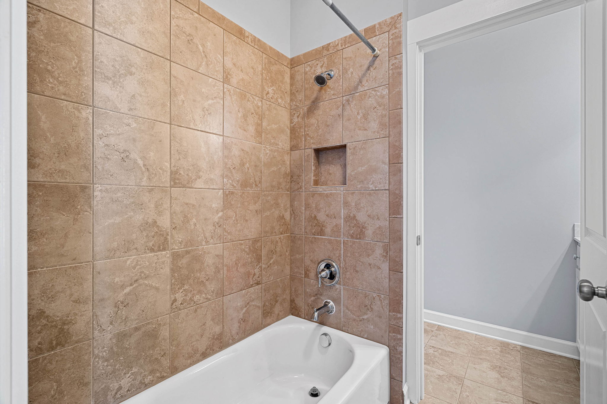  Photo 32