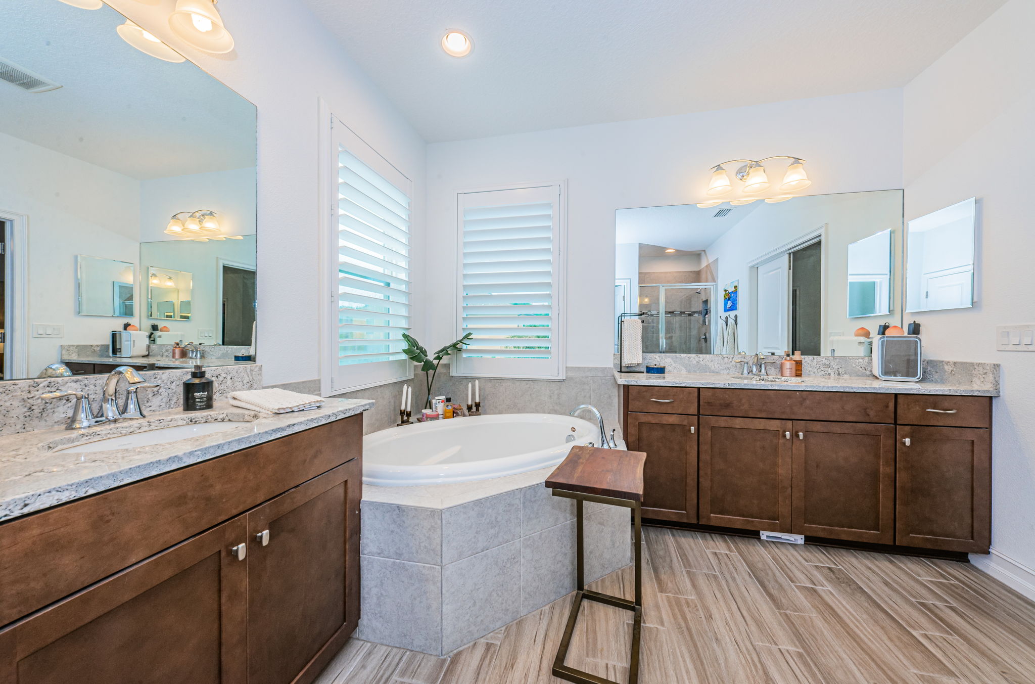 Upper Level Master Bathroom1c