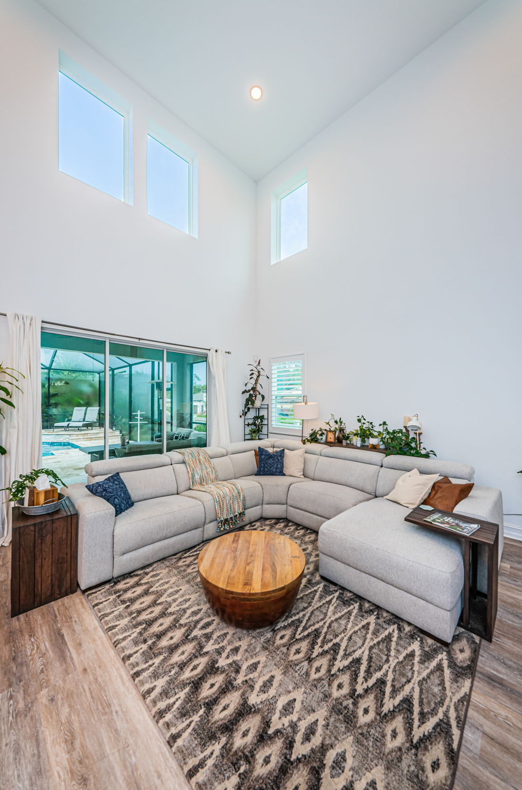 Family Room2-2