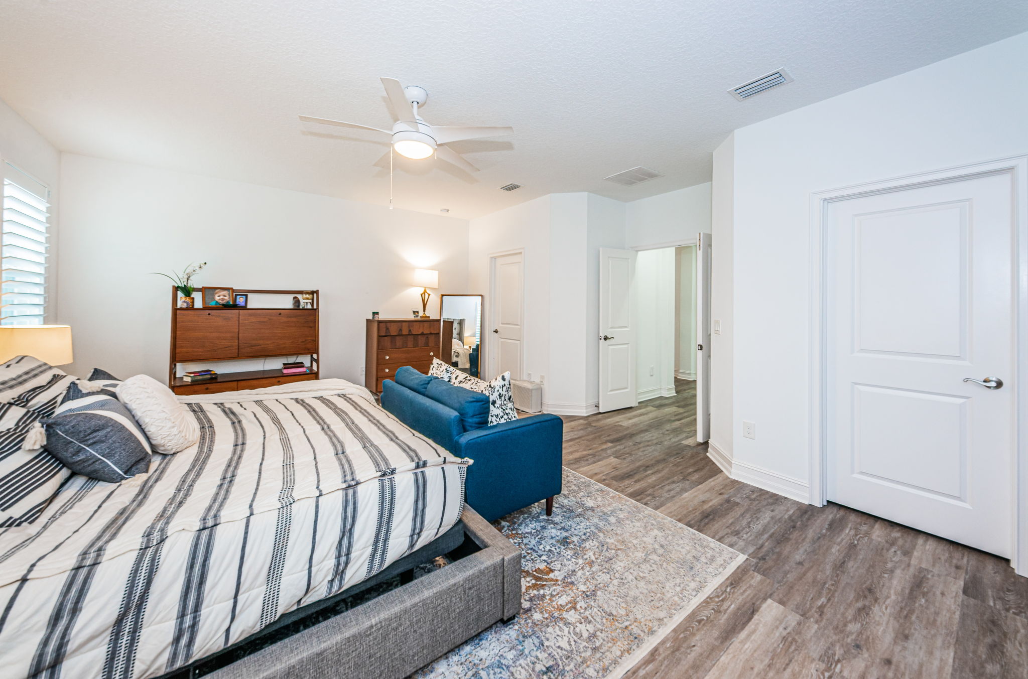 Upper Level Master Bedroom1b