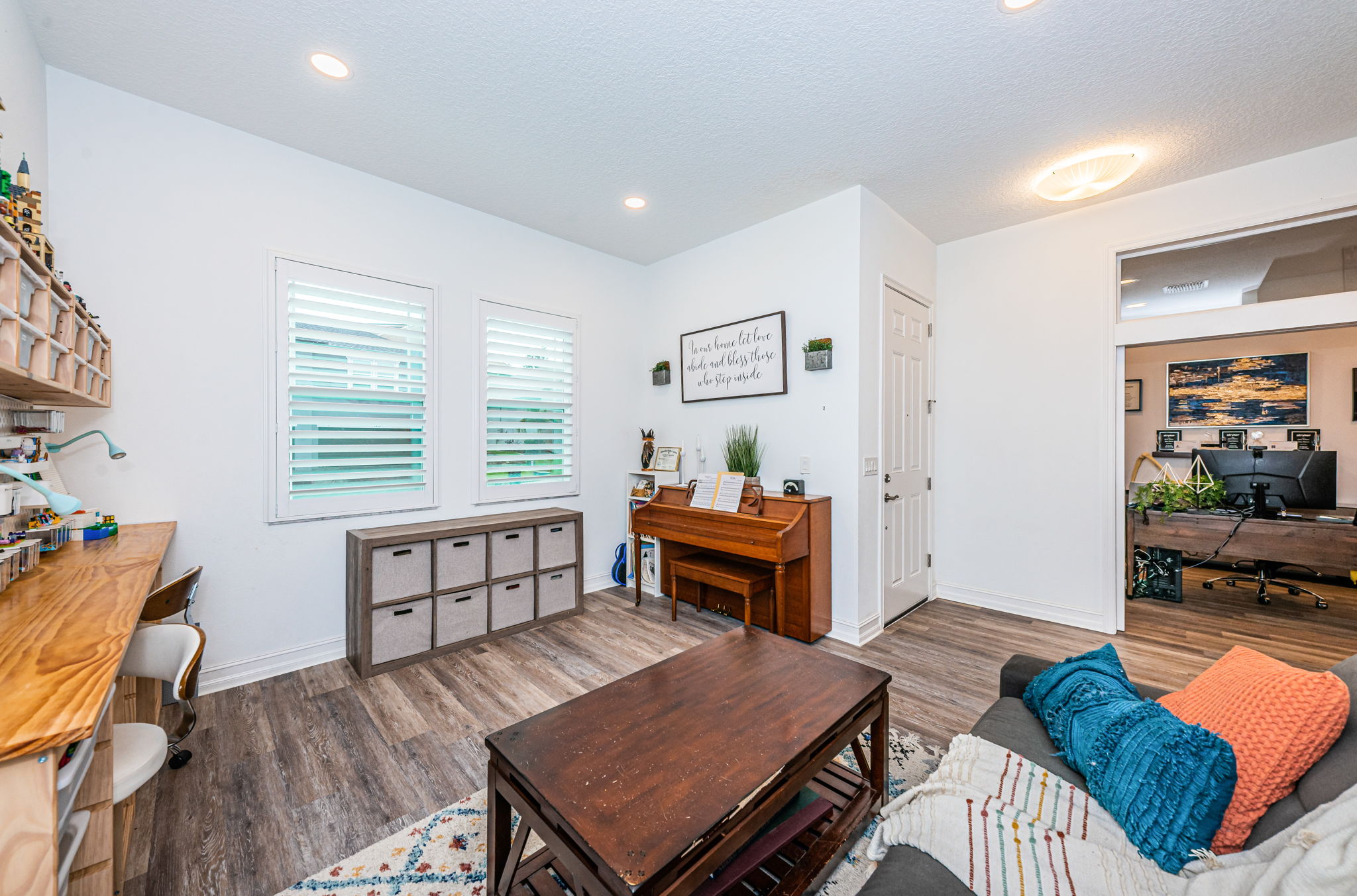 Living Room1-4