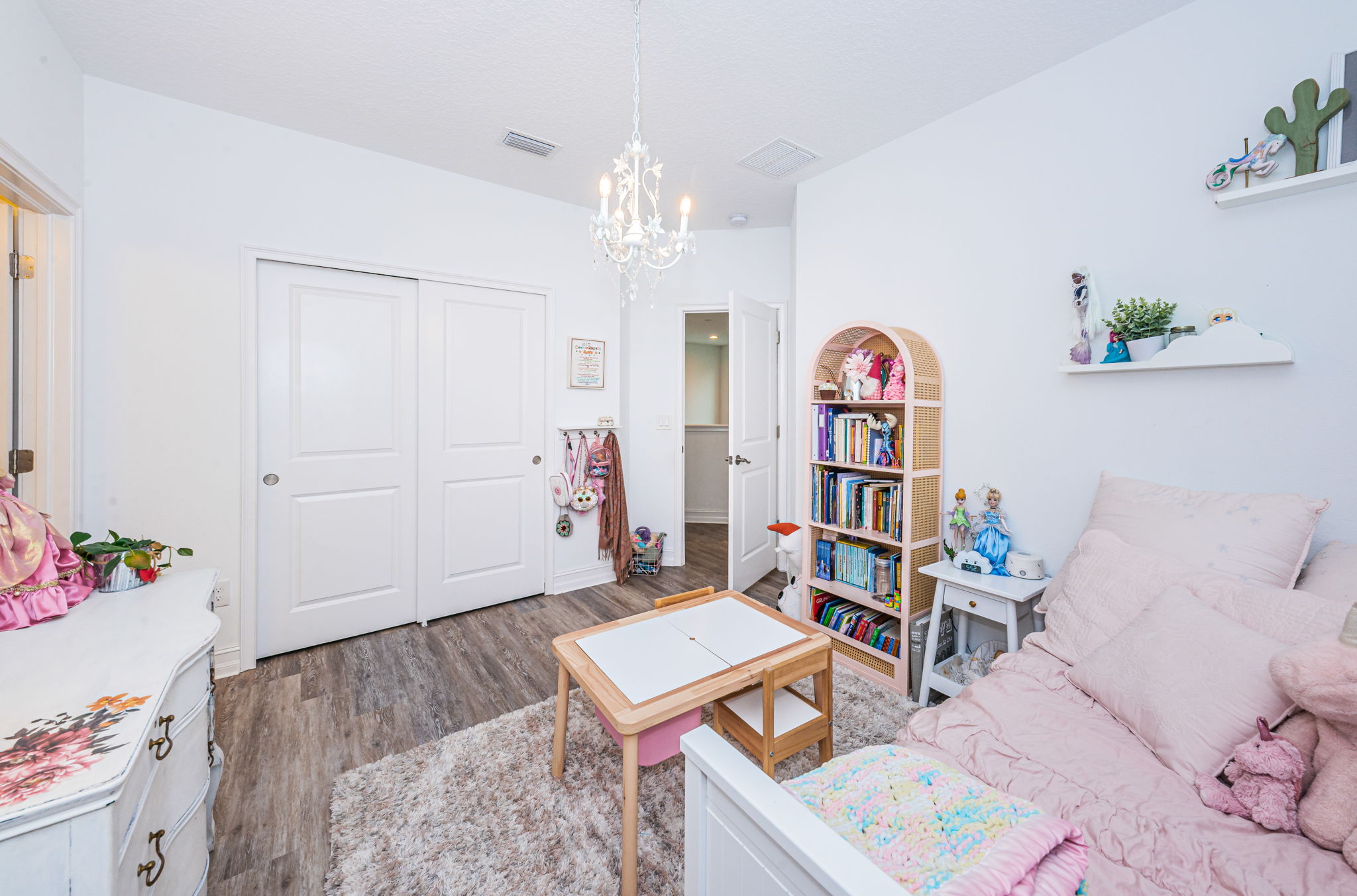 Upper Level Bedroom3a