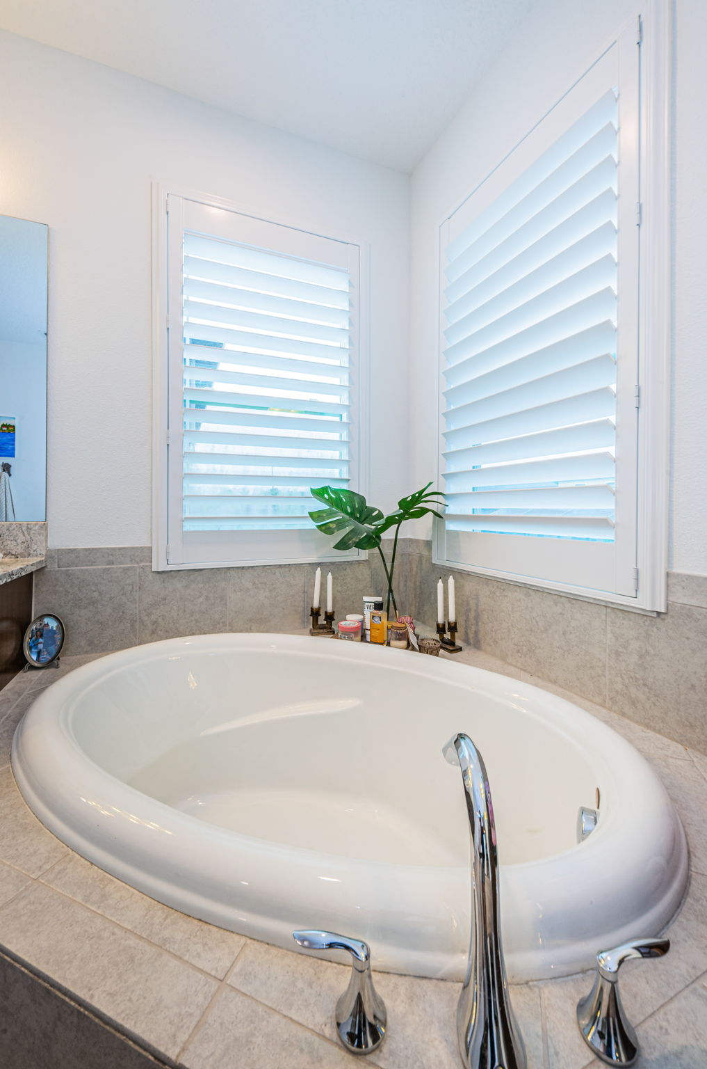 Upper Level Master Bathroom1b