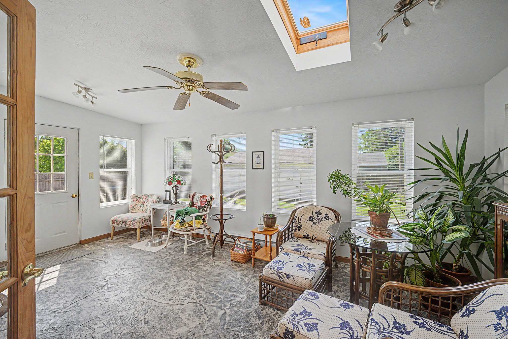  Photo 13