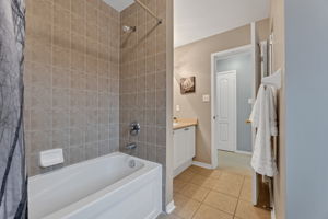  Photo 44