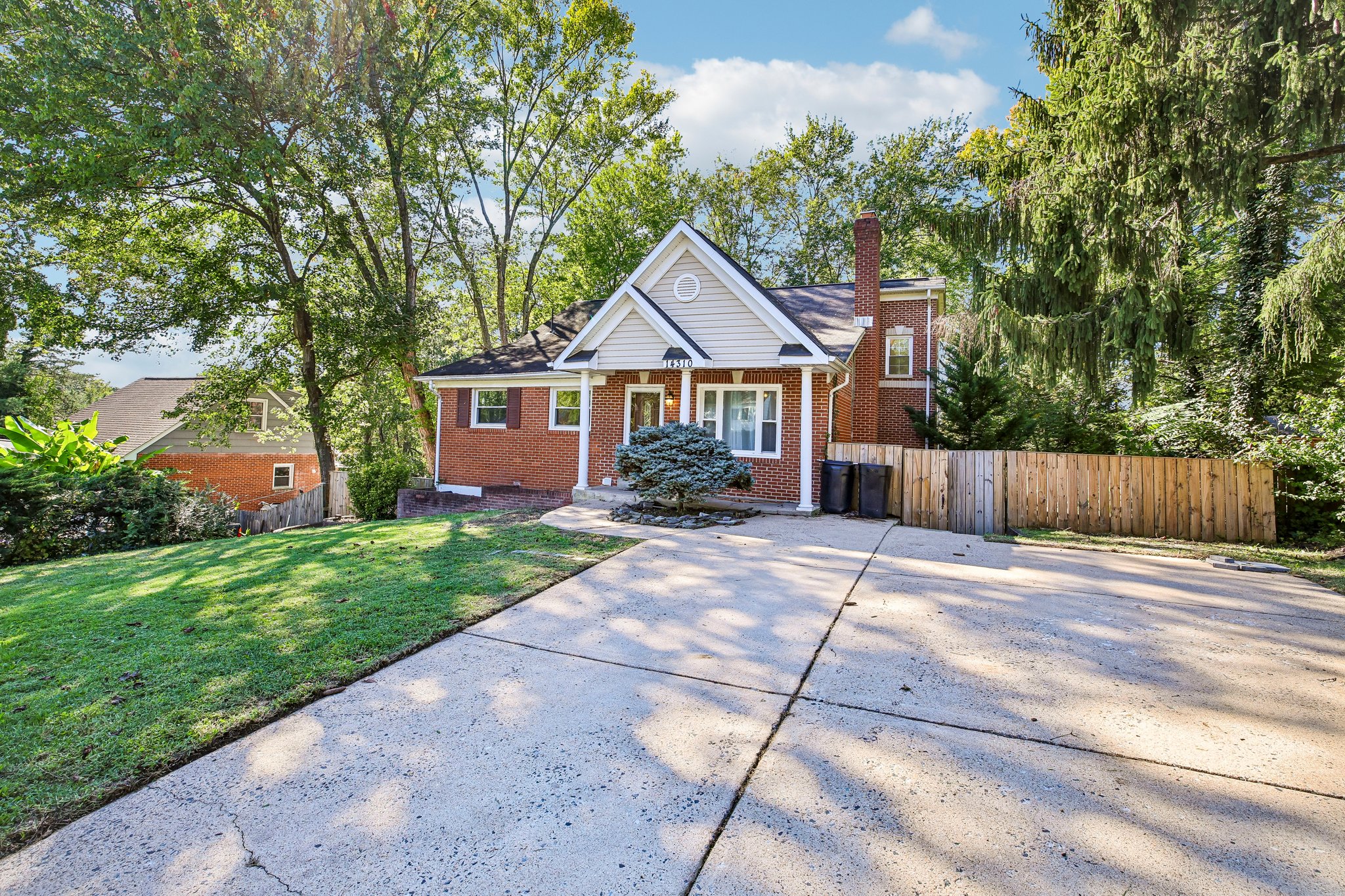 Brook Dr-S0610-003.jpg