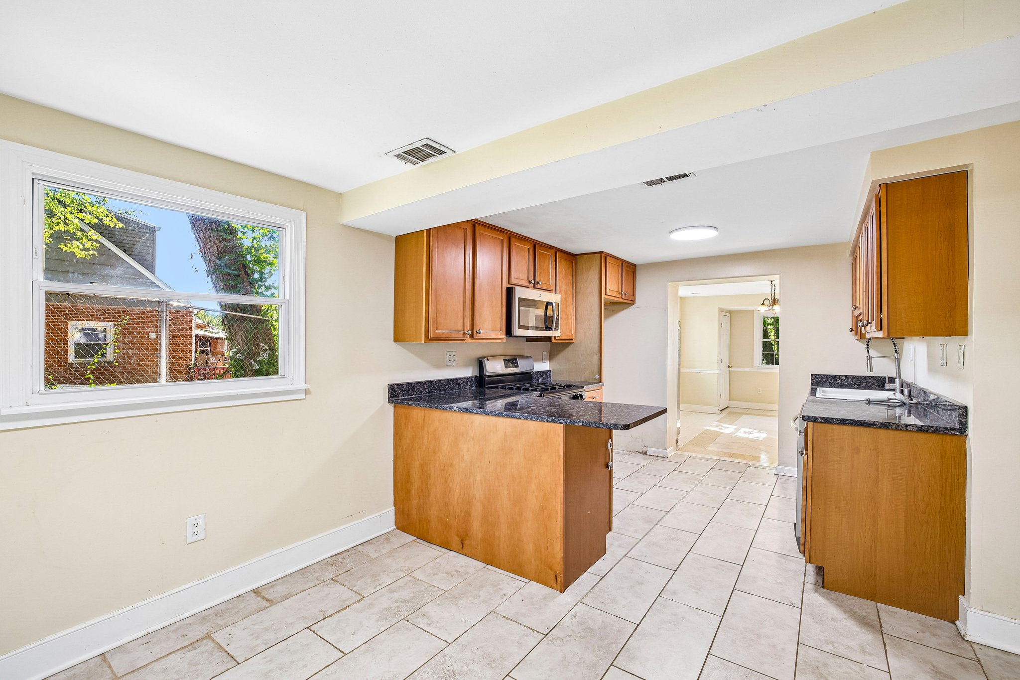Brook Dr-S0610-010.jpg
